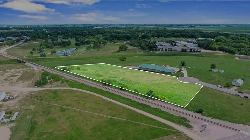 321 E Burlington Circle, Marshall, MN 56258 - #1