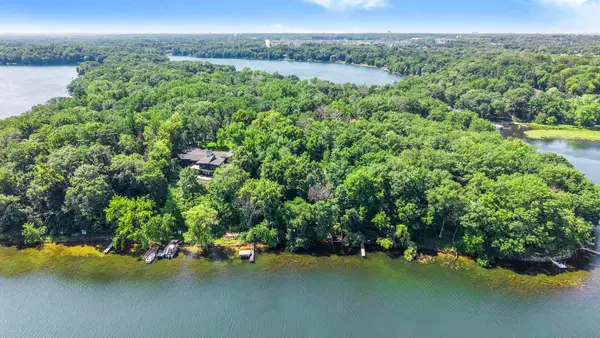 8000 Hill Trail N, Lake Elmo, MN 55042
