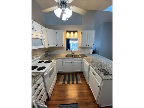 1060 Pond View Court, Vadnais Heights, MN 55127