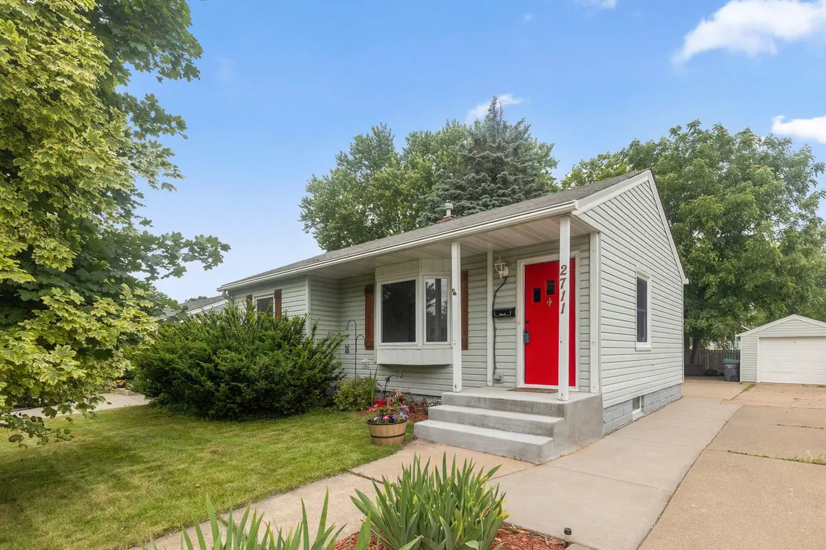 2711 5th Avenue E, Saint Paul, MN 55109 - #1