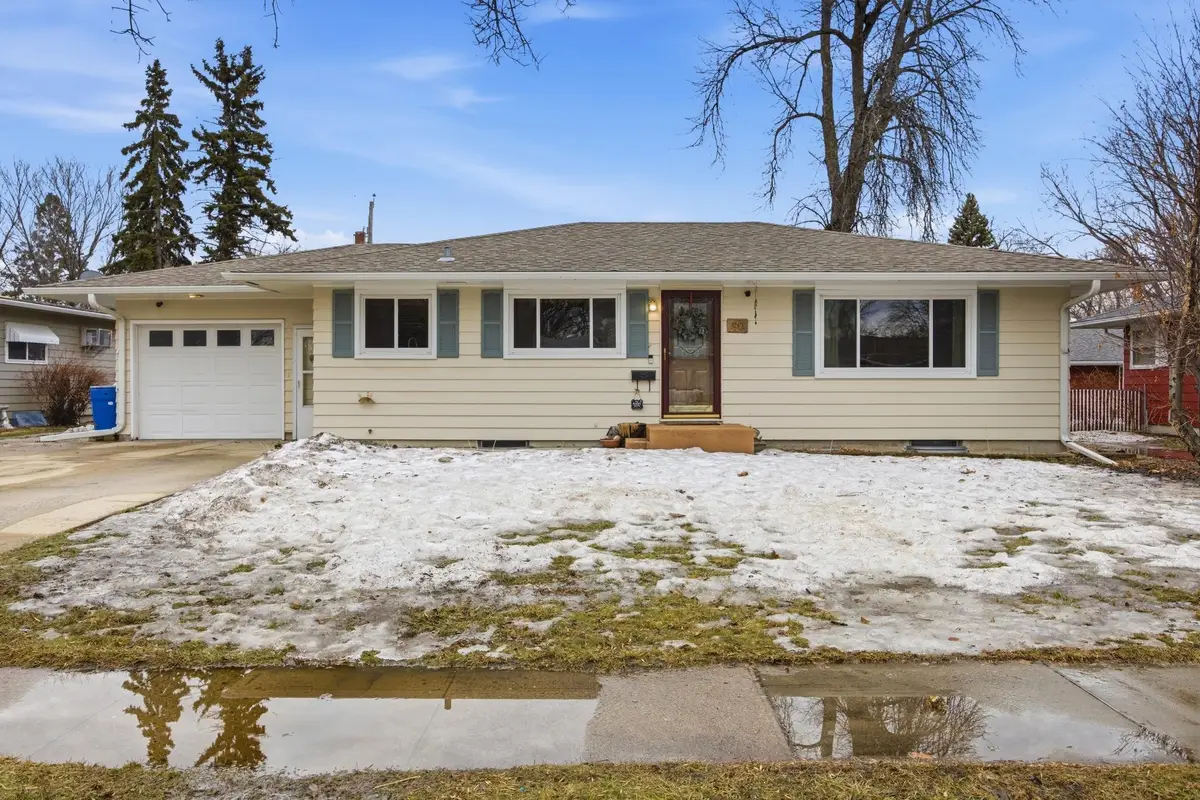 90 25th Avenue N, Fargo, ND 58102 - #1