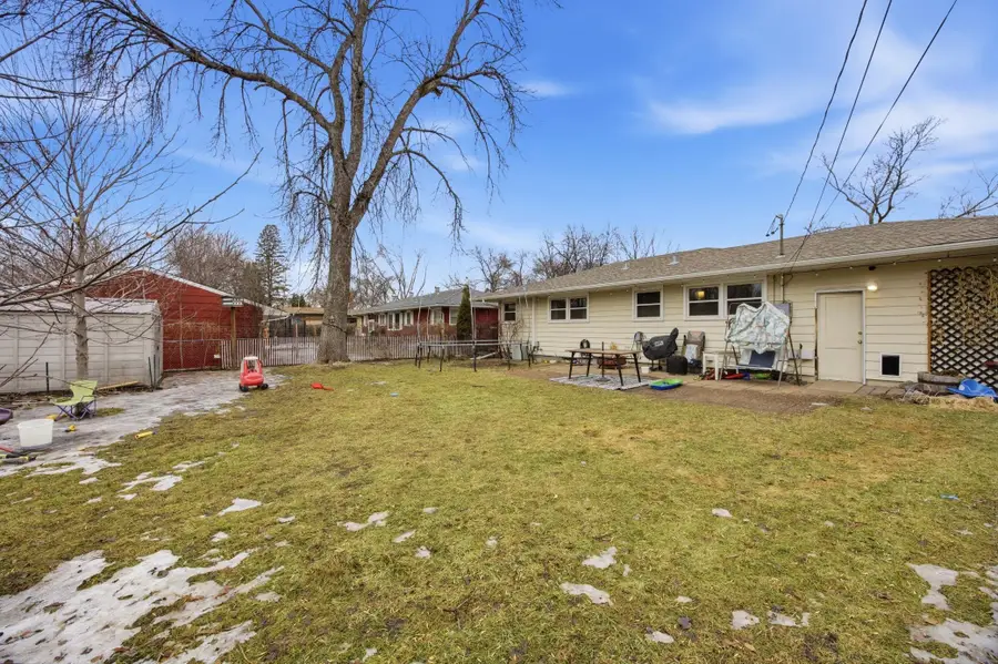 90 25th Avenue N, Fargo, ND 58102 - #3