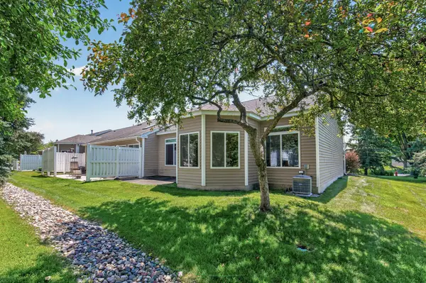 13214 Spencer Sweet Pea Lane, Eden Prairie, MN 55347