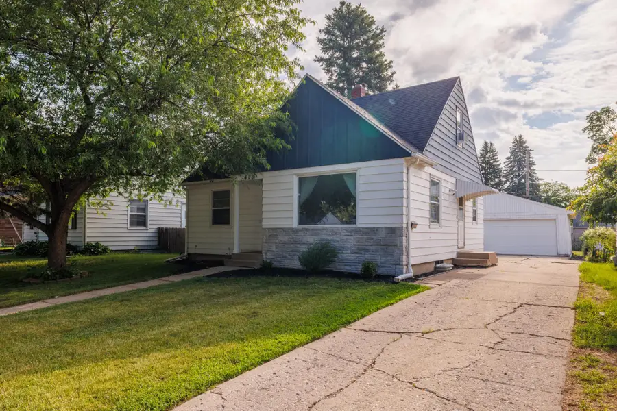 418 23rd Street S, Fargo, ND 58103 - #2