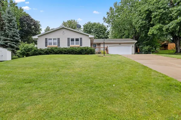 9924 Little Circle, Bloomington, MN 55437