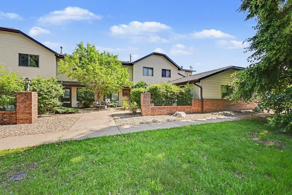 1516 Helmo Avenue N, Oakdale, MN 55128 - #1