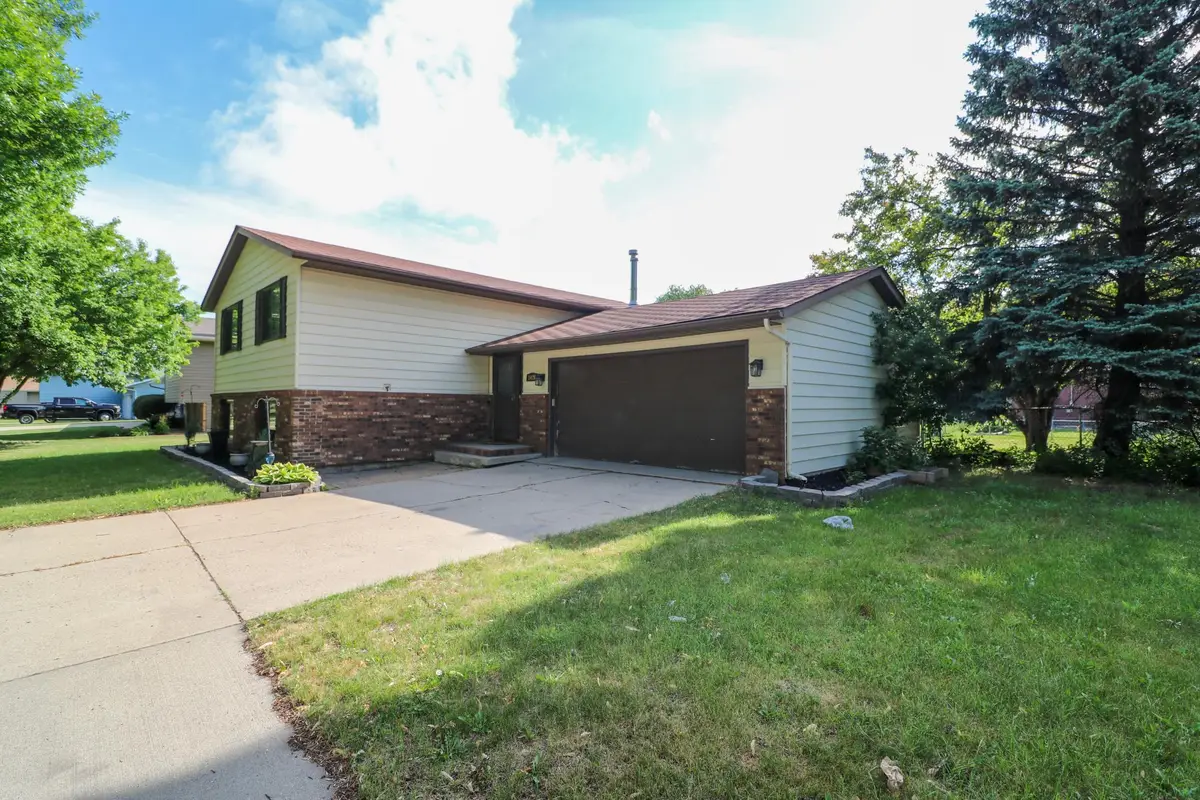 1420 S 23rd Street S, Fargo, ND 58103 - #1
