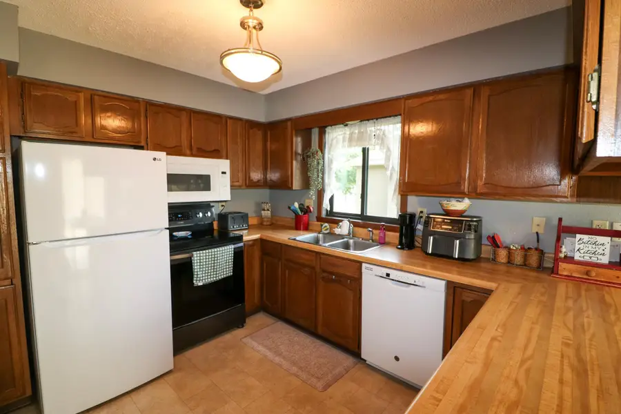 1420 S 23rd Street S, Fargo, ND 58103 - #3