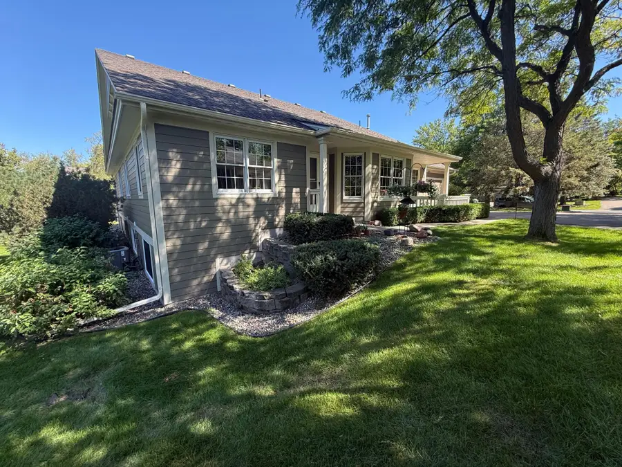 821 Ivy Lane, Eagan, MN 55123 - #2