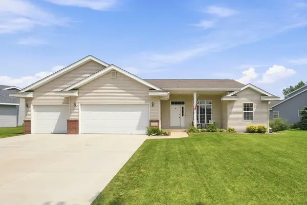 1051 Prairie Ridge Lane, Lester Prairie, MN 55354