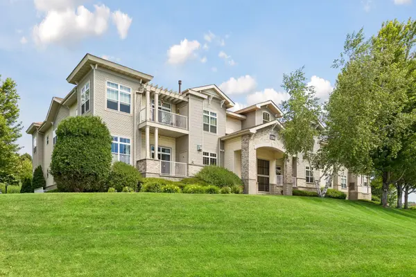 1256 County Road D E #101, Maplewood, MN 55109