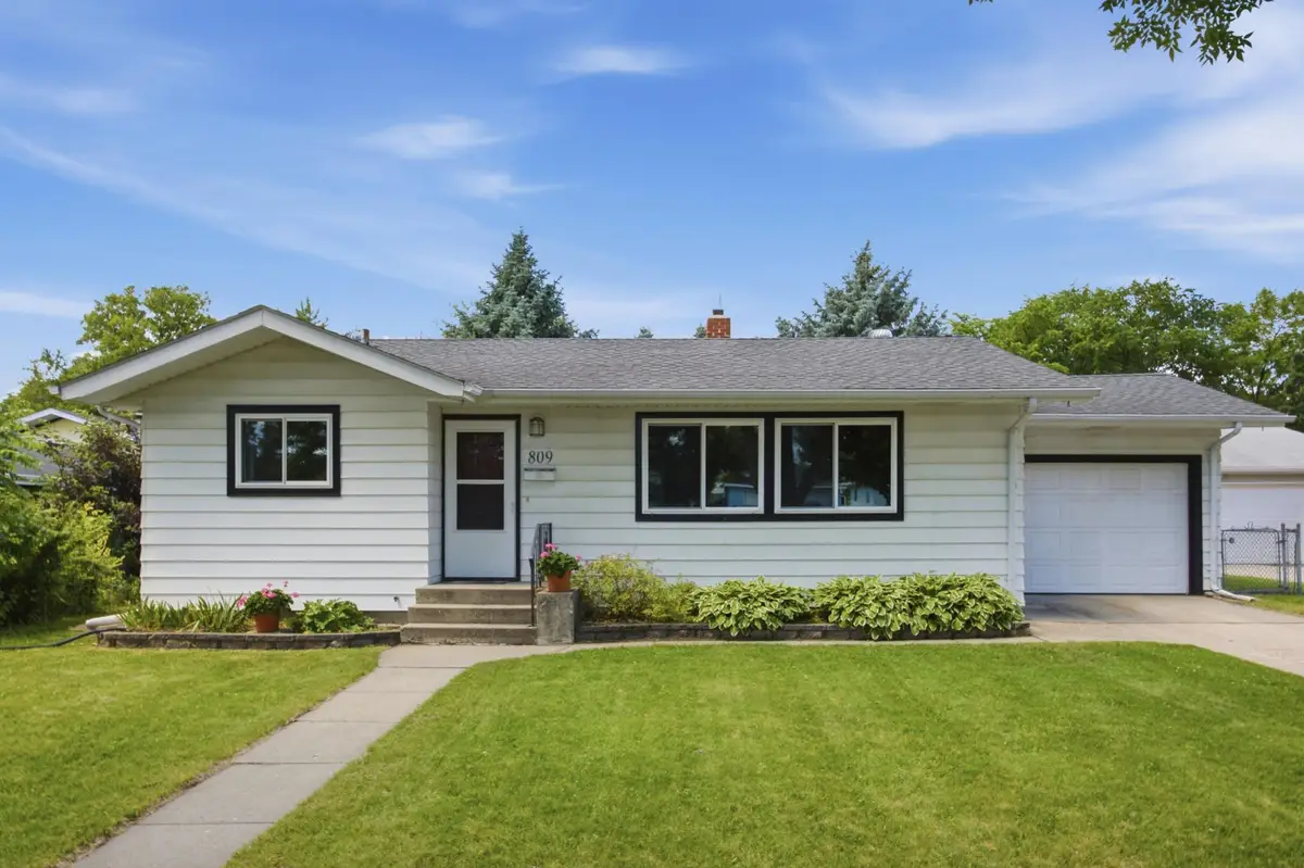809 19th Street N, Moorhead, MN 56560 - #1