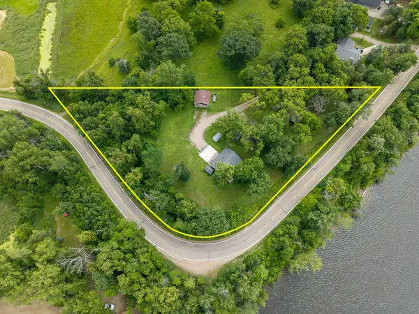 17571 Roberds Lake Boulevard, Faribault, MN 55021