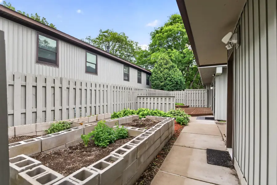 2502 Unity Avenue N, Golden Valley, MN 55422 - #2
