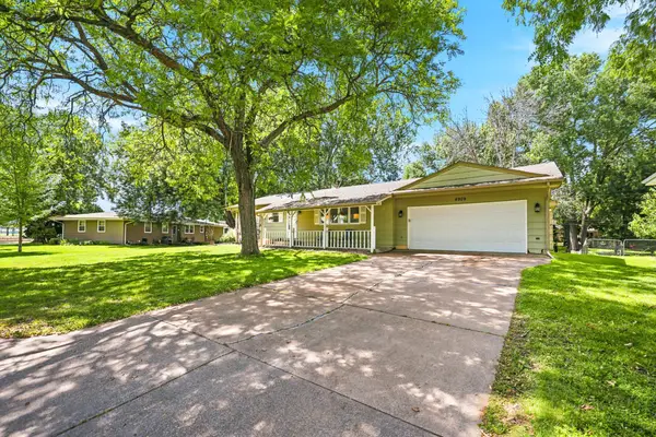 4909 Wisconsin Avenue N, New Hope, MN 55428