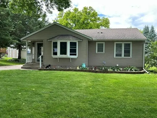 514 Clark Street Ne, Hutchinson, MN 55350 - #2