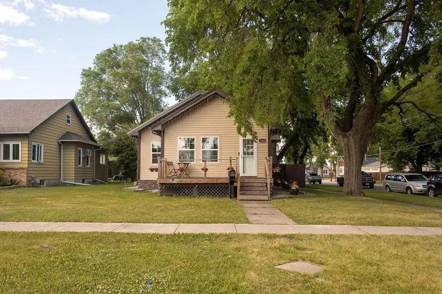 1601 S 3rd Avenue S, Fargo, ND 58103 - #3