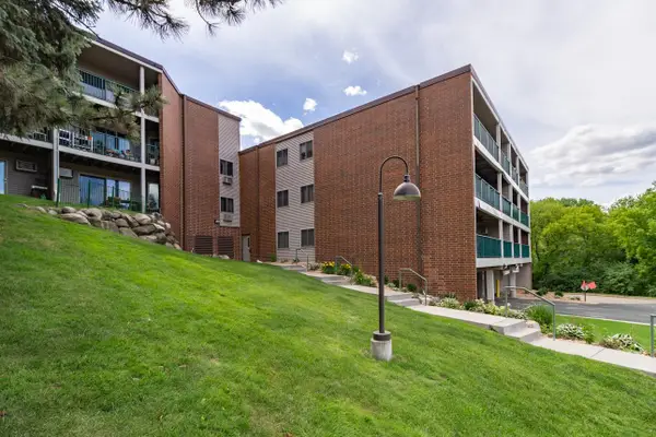 1700 Four Oaks Road #219, Eagan, MN 55121