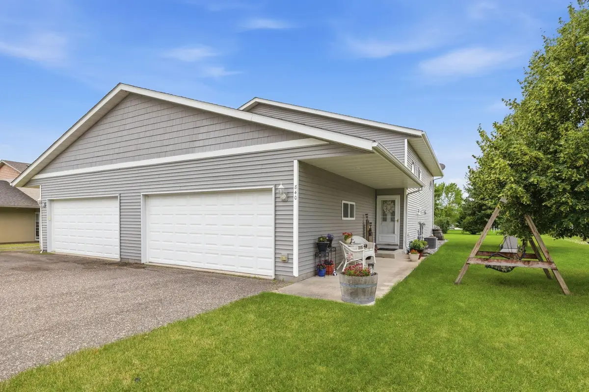 840 Cleveland Avenue Sw, Hutchinson, MN 55350 - #1