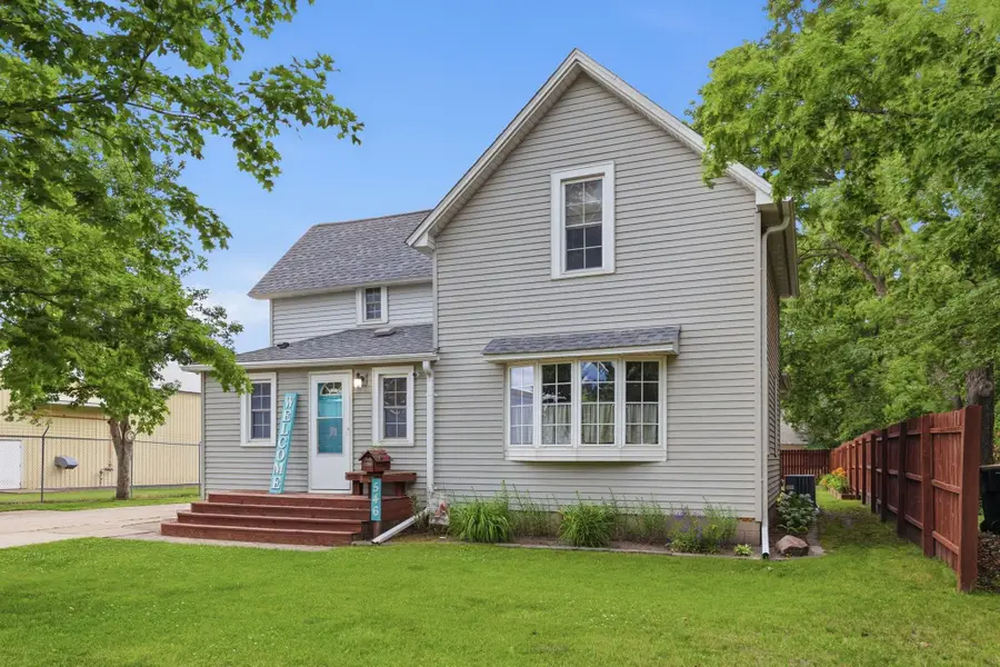 546 Erie Street Se, Hutchinson, MN 55350 - #2