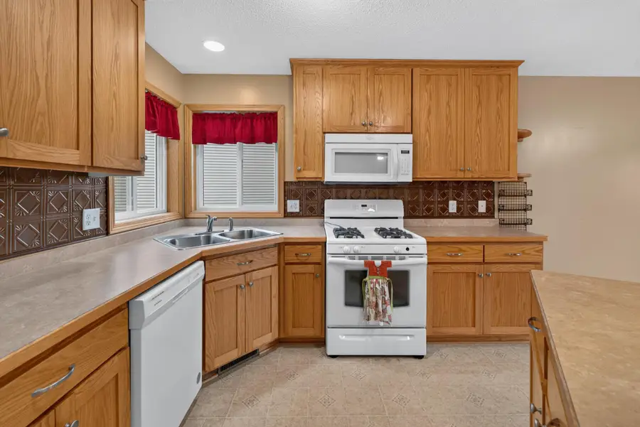 806 Marion Street Se, Isanti, MN 55040 - #2