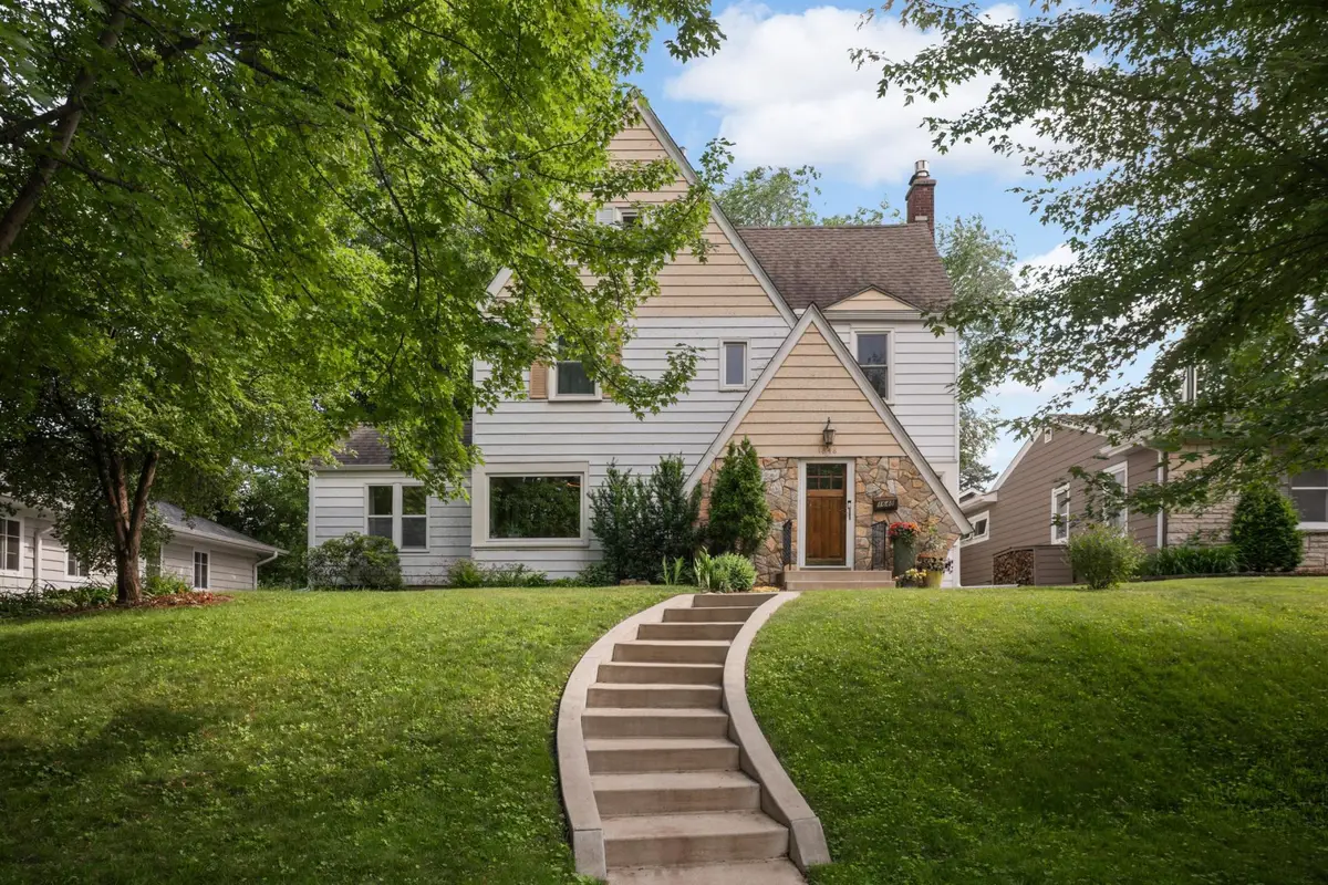 1648 Hillcrest Avenue, Saint Paul, MN 55116 - #1