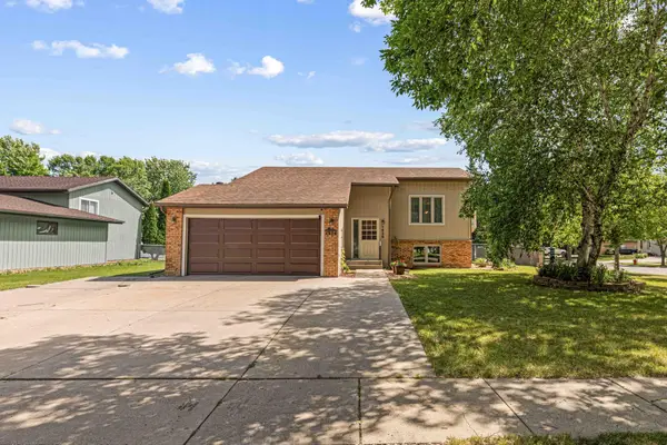 1626 36 1/2 Avenue S, Fargo, ND 58104