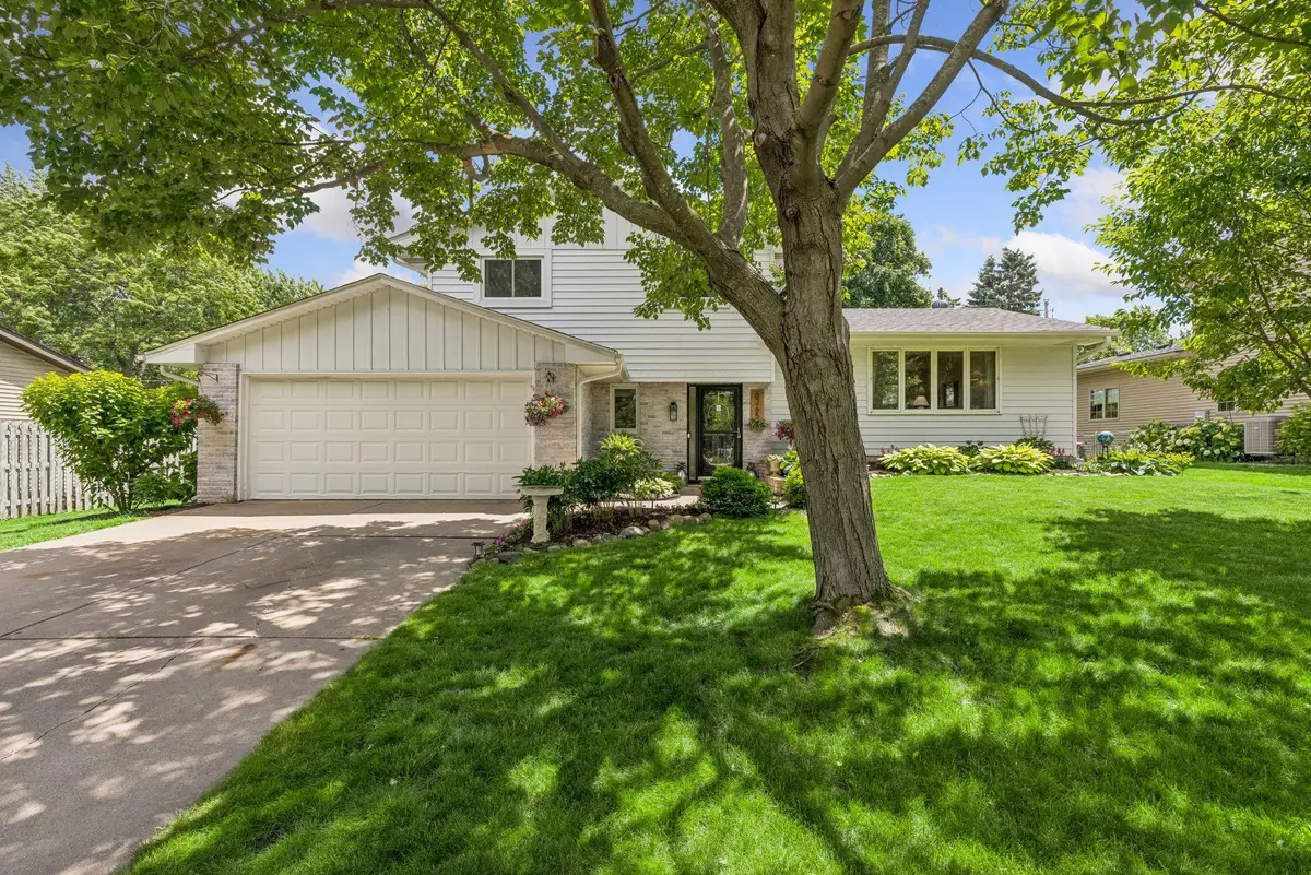 6265 Oakwood Road, Woodbury, MN 55125 - #1