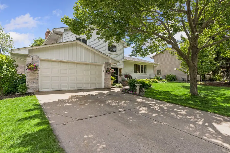 6265 Oakwood Road, Woodbury, MN 55125 - #2
