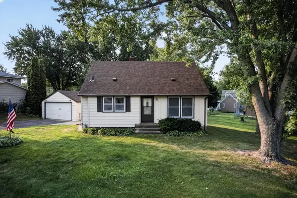 1220 Frisbie Avenue, Maplewood, MN 55109