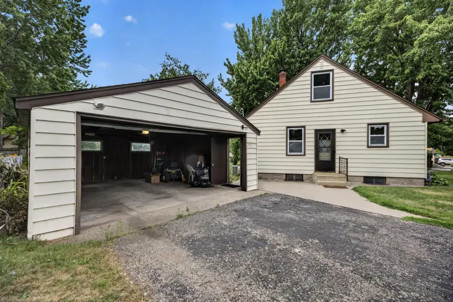 1220 Frisbie Avenue, Maplewood, MN 55109 - #2