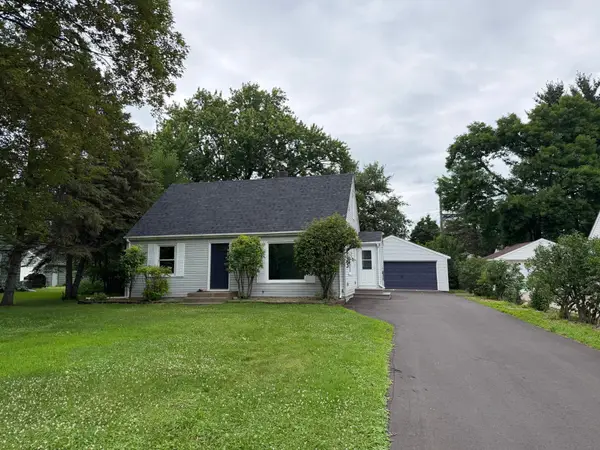 1051 Burke Avenue W, Roseville, MN 55113