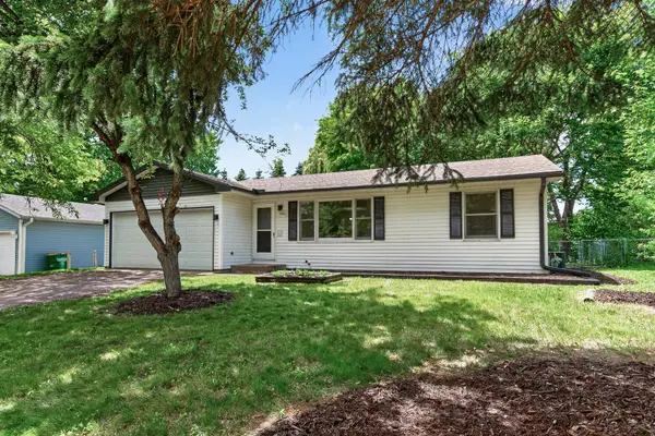 1405 Carriage Hills Drive S, Cambridge, MN 55008