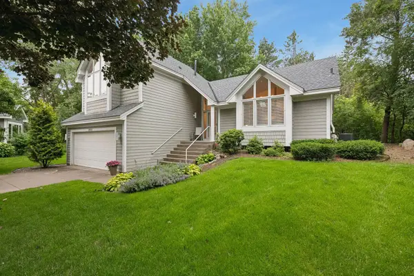 3090 Saint Albans Hollow Circle, Minnetonka, MN 55305