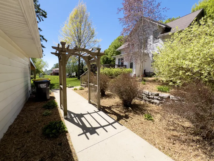 803 S Pine Street, Caledonia, MN 55921 - #3