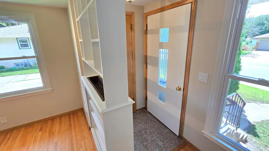 3001 29th Avenue Ne, Saint Anthony, MN 55418 - #2