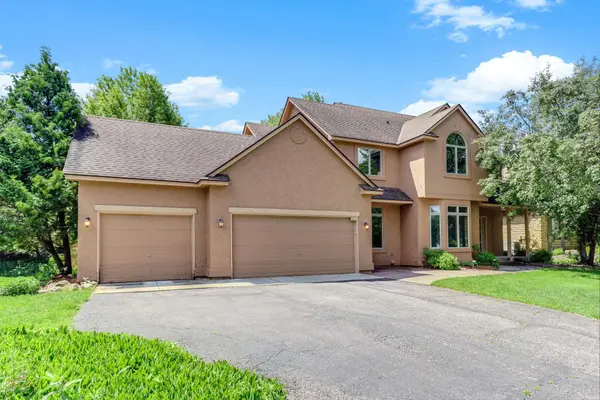 2413 Bridle Creek Trail, Chanhassen, MN 55317