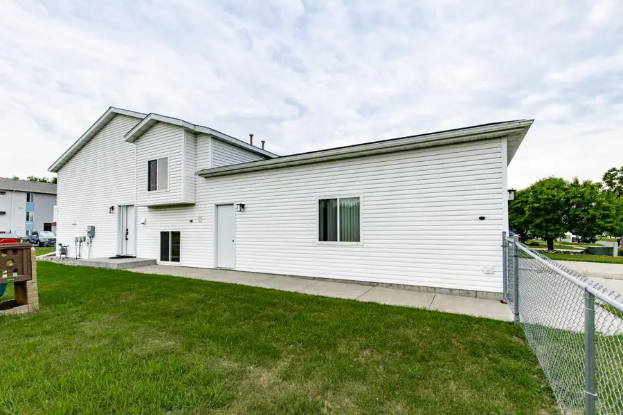 905 11th Street W, West Fargo, ND 58078 - #3