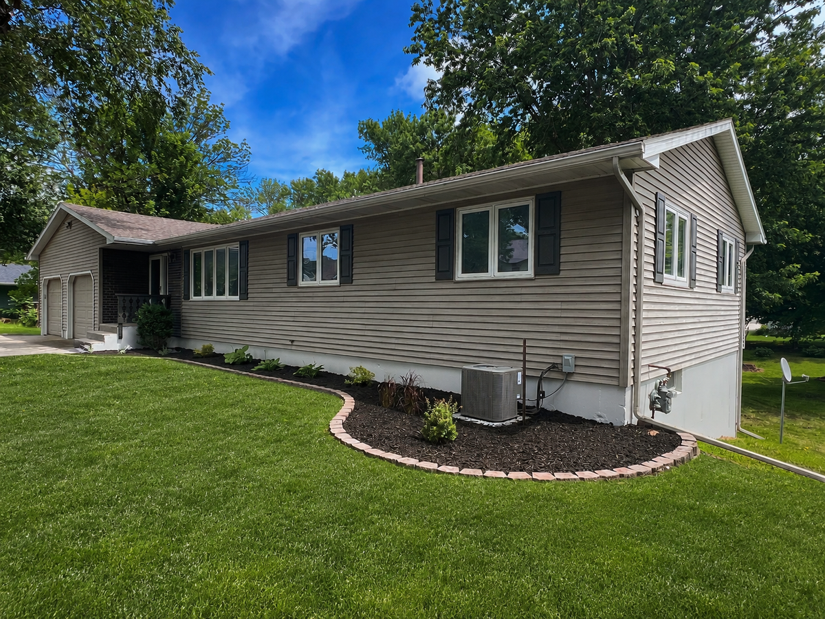 703 S 3rd Street, Ellendale, MN 56026 - #1