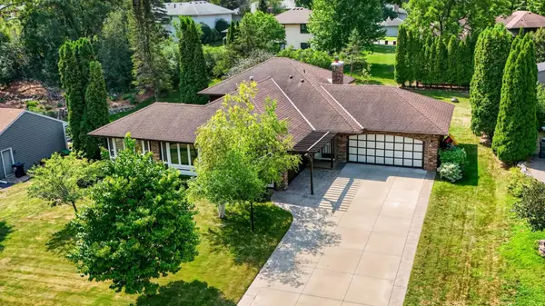 21 Carriage Lane, Burnsville, MN 55306