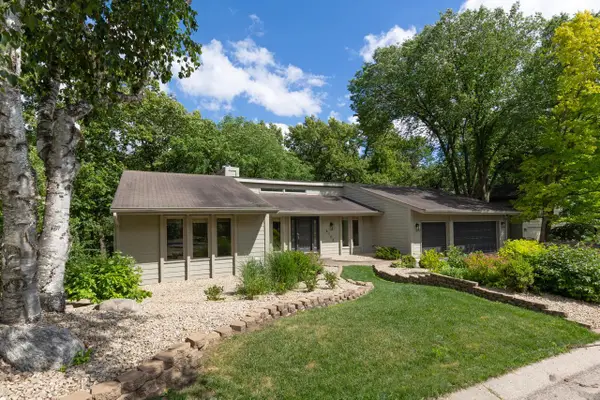 8753 Walton Oaks Drive, Bloomington, MN 55438