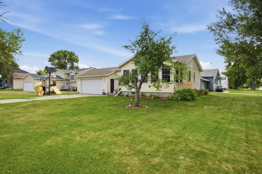 301 3rd Avenue N, Casselton, ND 58012 - #2