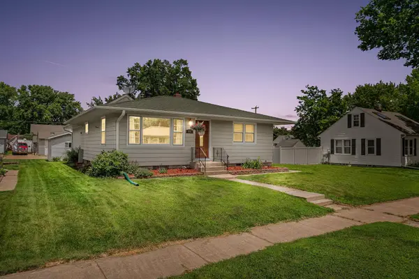 512 S 1st Street, La Crescent, MN 55947