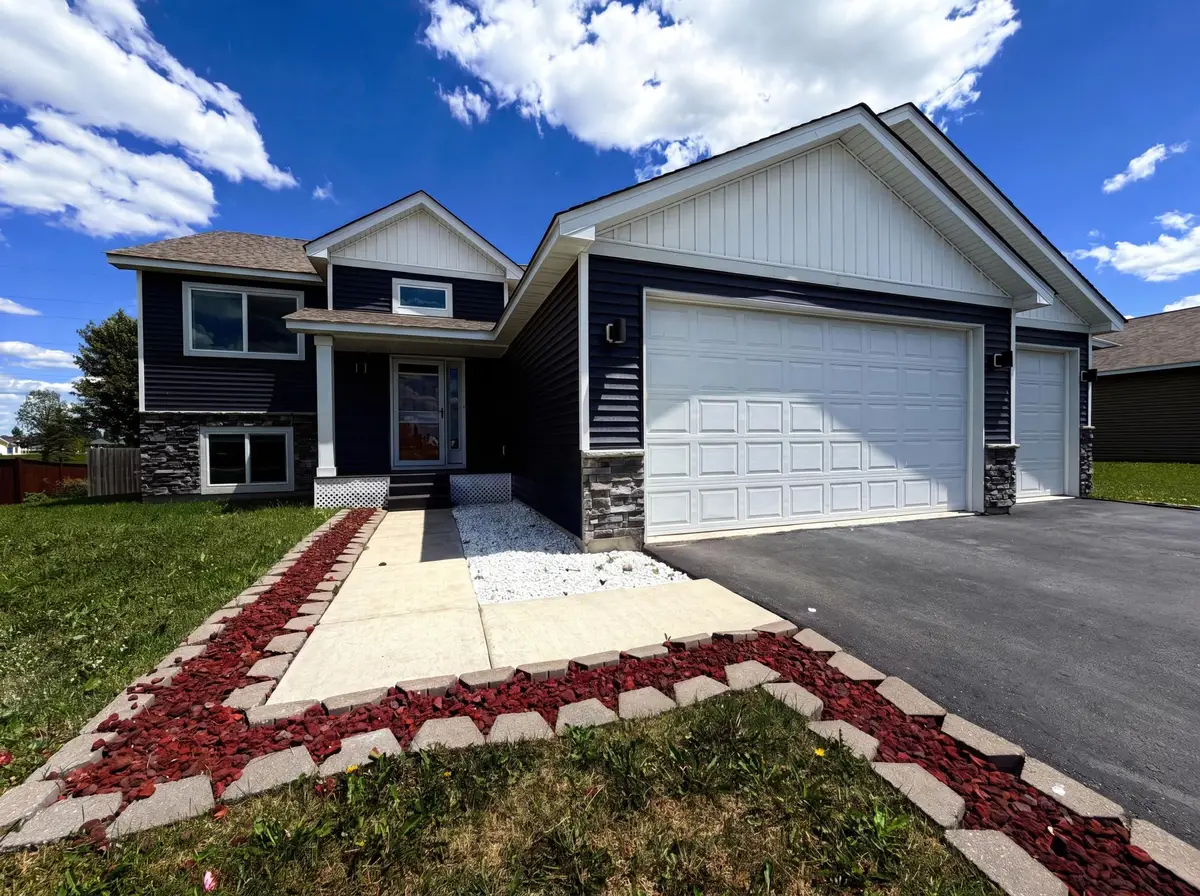 1207 Mulberry Avenue Ne, Montgomery, MN 56069 - #1