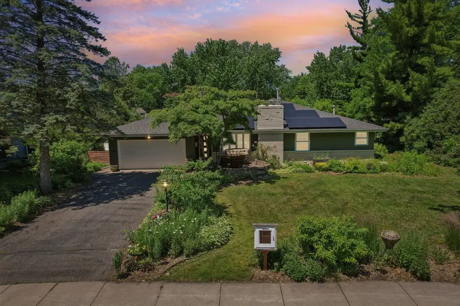 2955 Regent Avenue N, Golden Valley, MN 55422 - #2