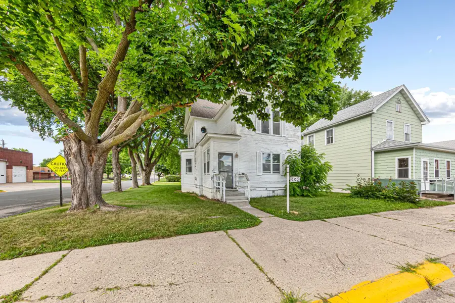 105 Ash Avenue Sw, Montgomery, MN 56069 - #2