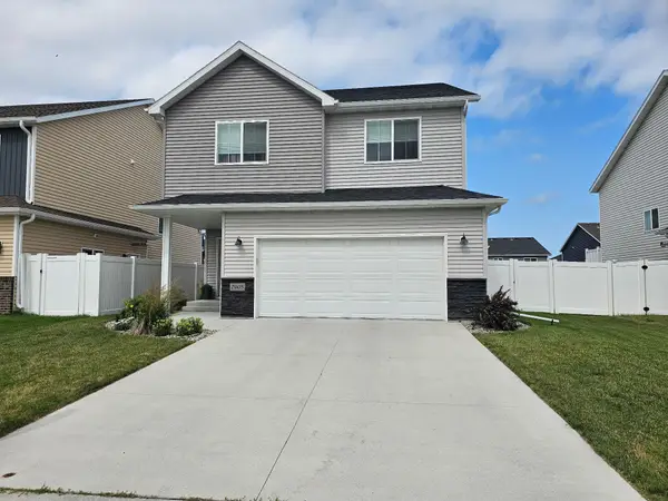 7405 17th Street S, Fargo, ND 58104