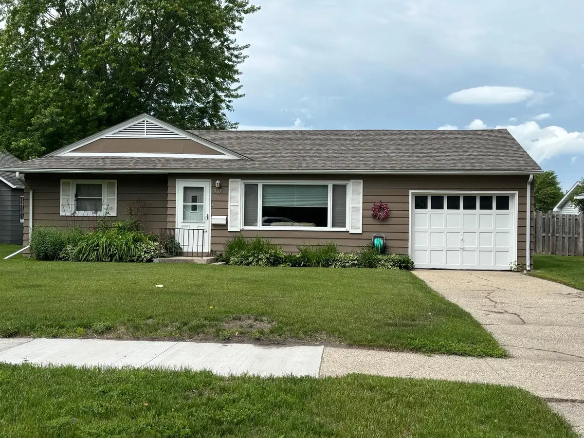 907 Arnold Avenue N, Thief River Falls, MN 56701 - #1