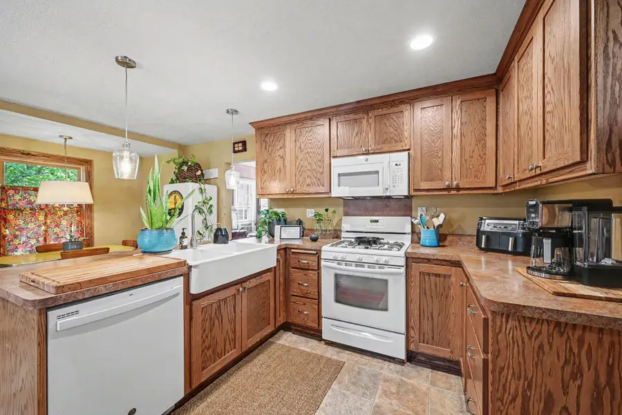 1260 Woodbridge Street, Saint Paul, MN 55117 - #3