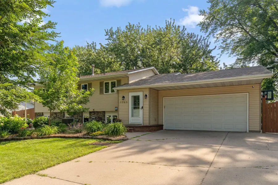 7703 Ivystone Avenue S, Cottage Grove, MN 55016 - #2